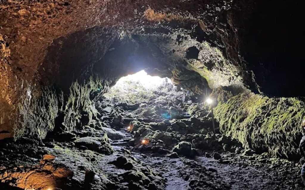 Pucón - Cuevas Volcánicas